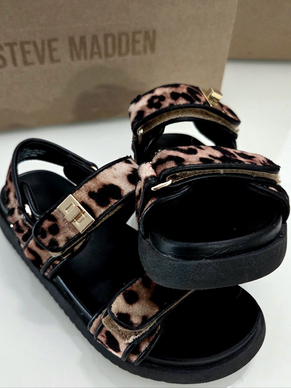 Steve Madden Girls Leopard Fuzzy Strap Sandals w/gold Hardwear